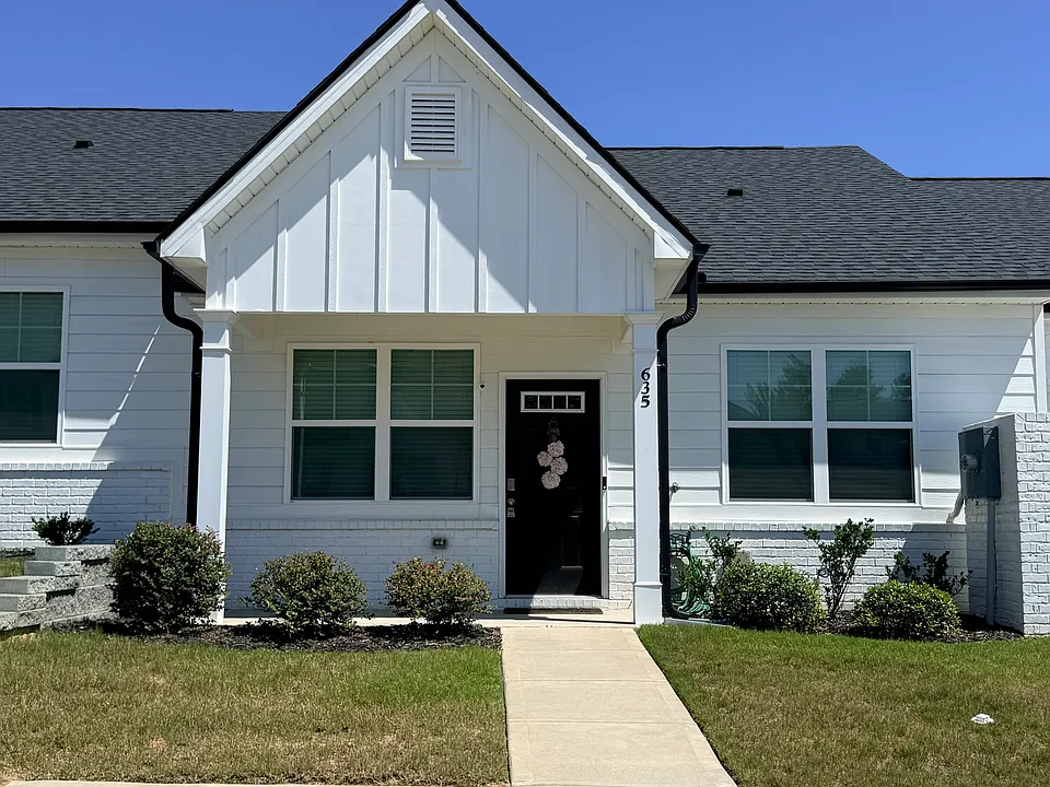 635 Quartz Ln