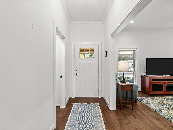 3rd image of 5630 Sylmar Rd