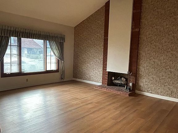 4th image of 926 W Alfred Pl