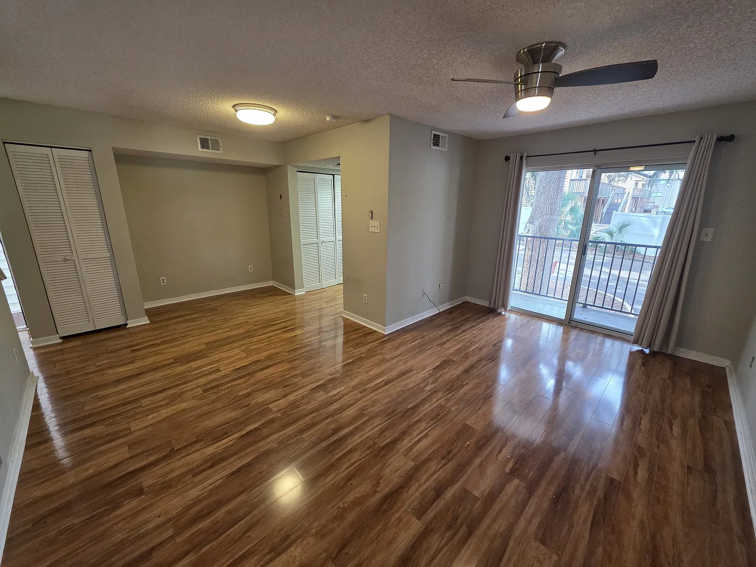 2 bed, 1.5 bath, 828 sqft, $1,600 — Photo 3
