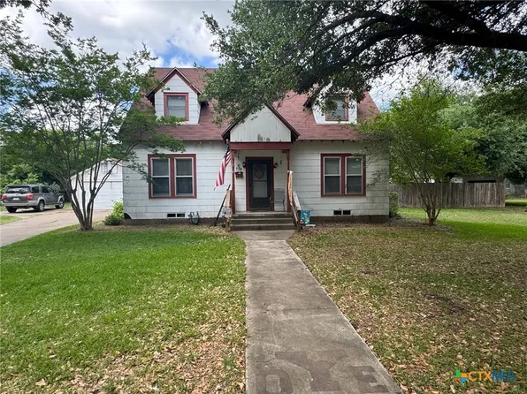 708 E 10th St, Cameron, TX 76520
