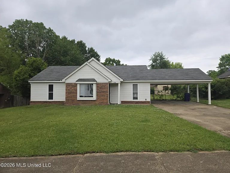 3560 Lakehurst Dr — Photo 1