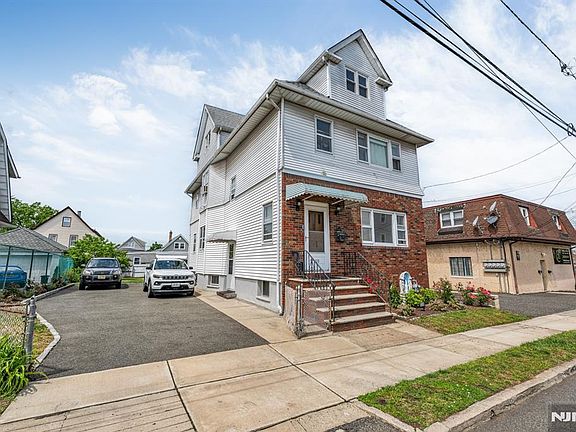 2nd image of 113 Wood St