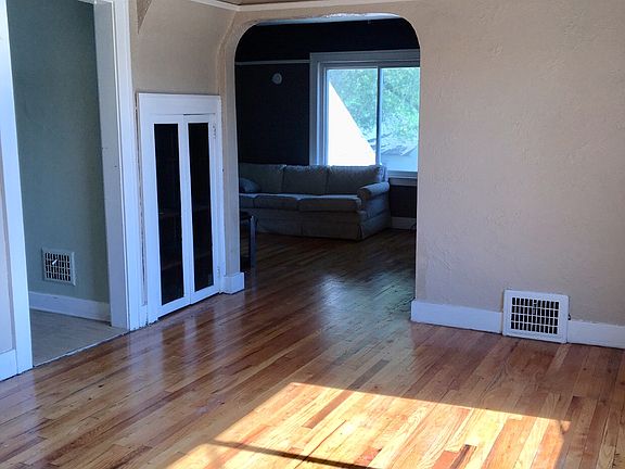 3rd image of 29 E Milton Ave