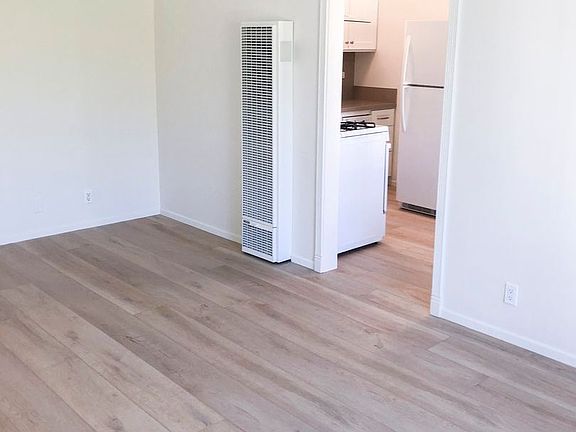 3rd image of 12000 Moorpark St #6