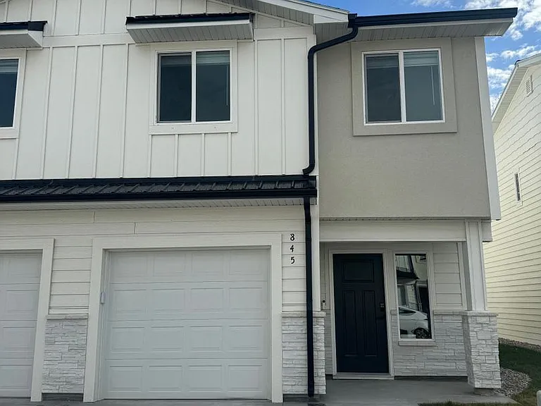 845 Golden Bear Ln — Photo 1