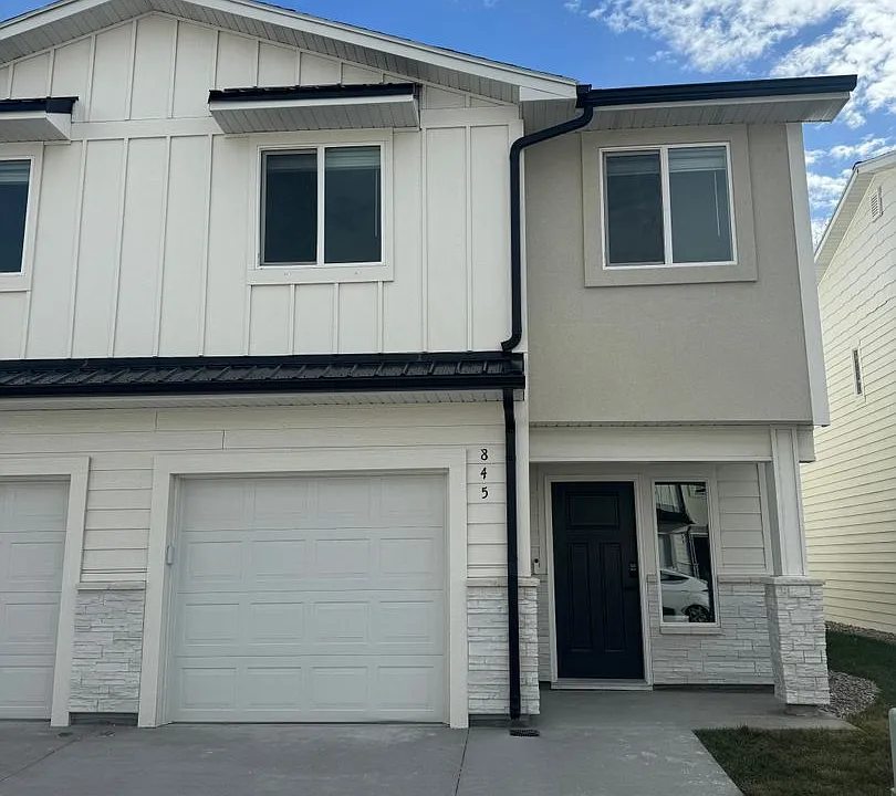 845 Golden Bear Ln
