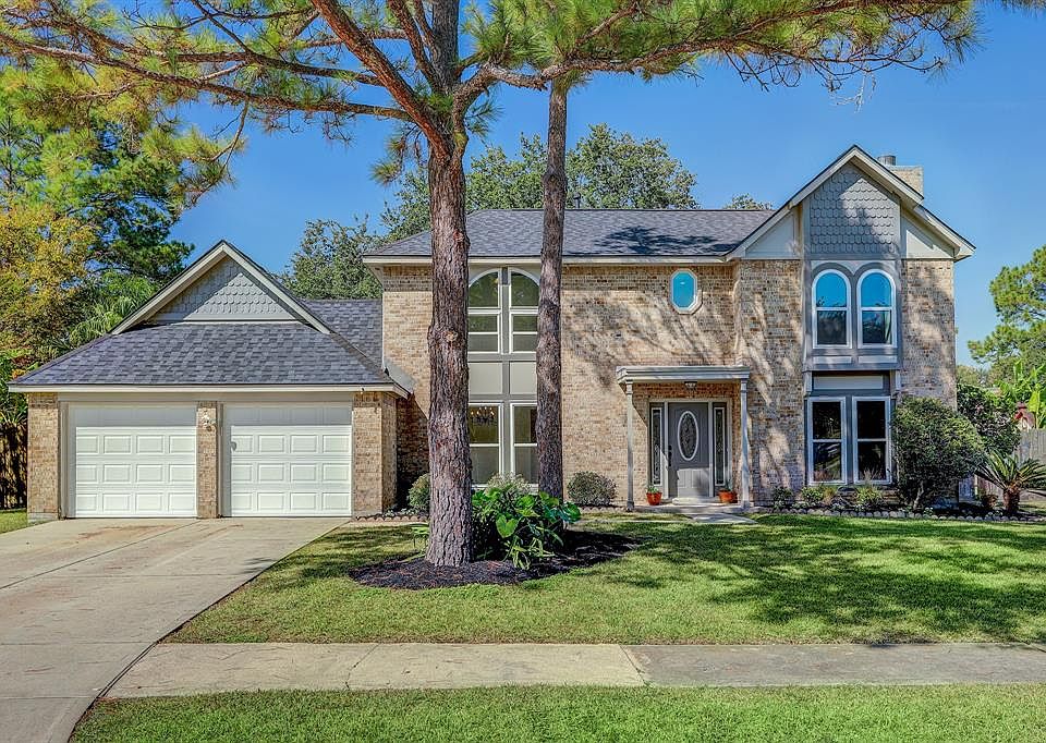 1st image of 802 Sandringham Dr