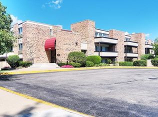 1704 Maple Pl APT 105, Schaumburg, IL 60173