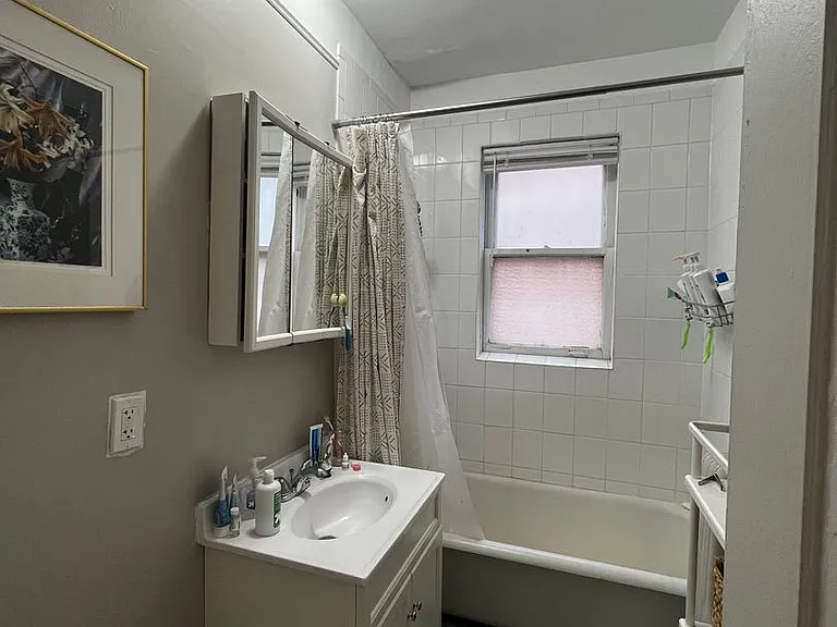 1056 W Cornelia Ave #2 — Photo 4