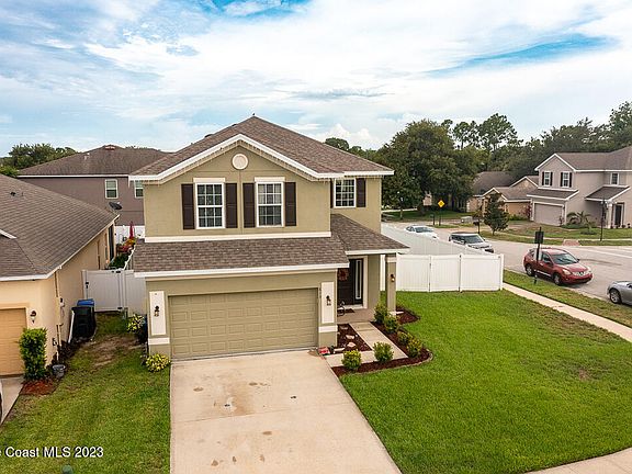 3rd image of 613 Hollow Glen Dr