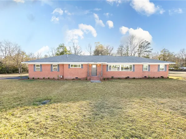 7808 Mullins Rd, Smiths Station, AL 36877