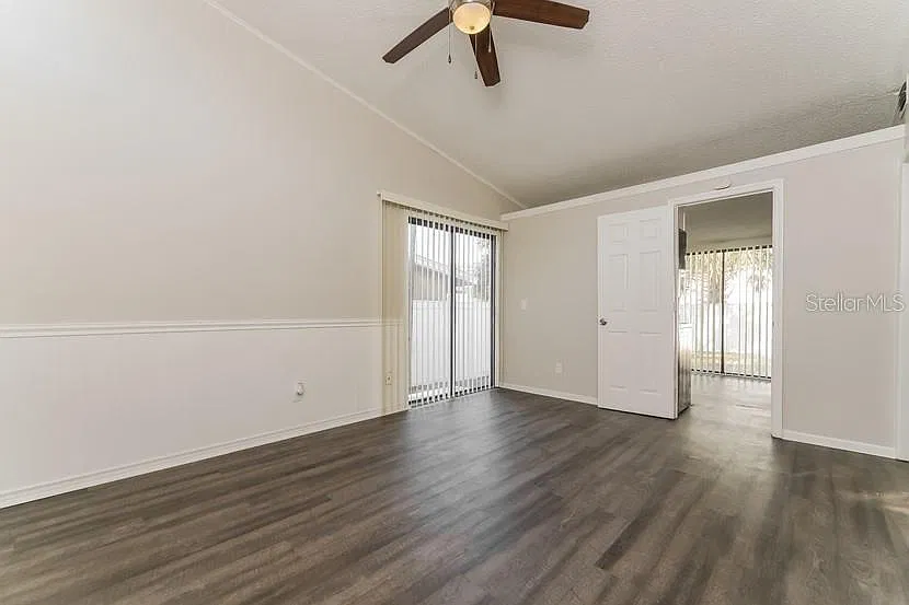4 bed, 1250 sqft, $2,195 — Photo 3