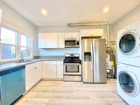 4th image of 2360 W Washington Blvd #205