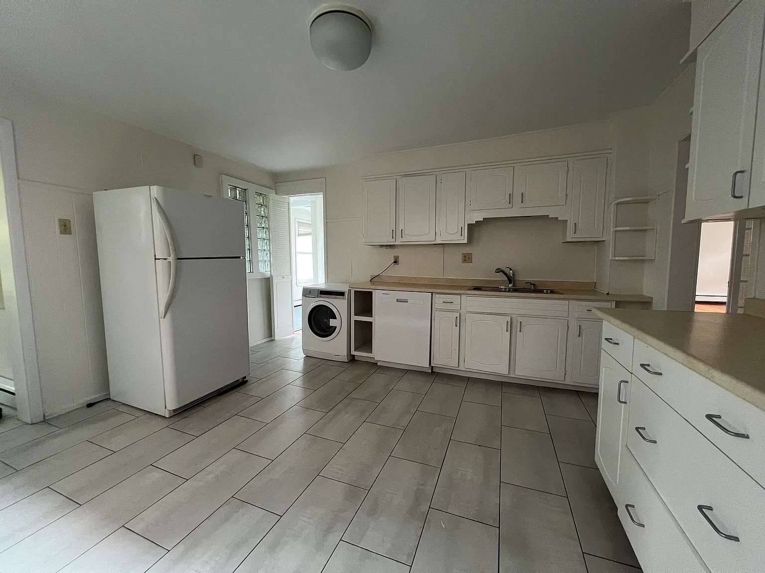 2 bed, 1077 sqft, $3,300 — Photo 4