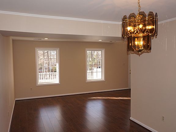 5th image of 51 Greenridge Dr