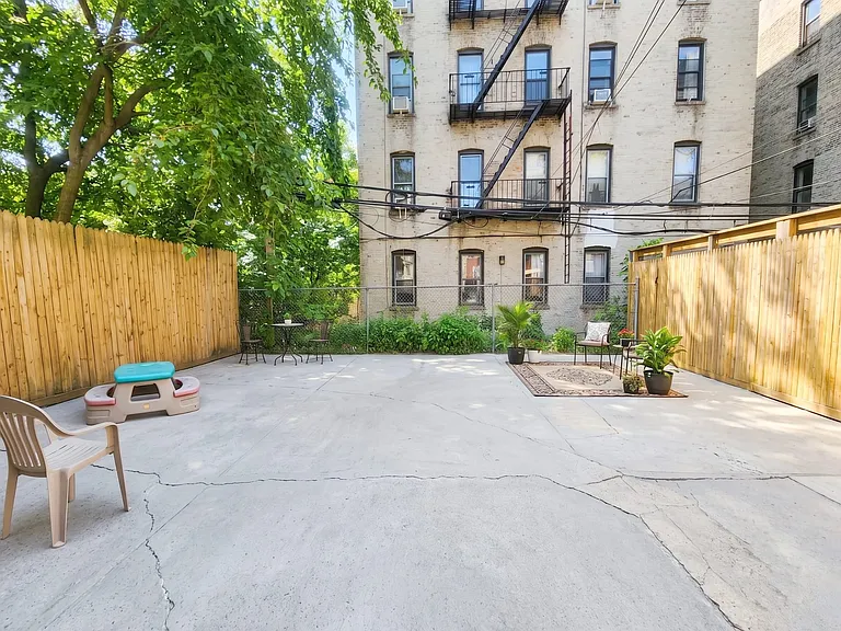 492 Van Buren St #4 — Photo 15