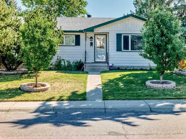 7828 W 10th St NW, Calgary, AB T2K 1H6