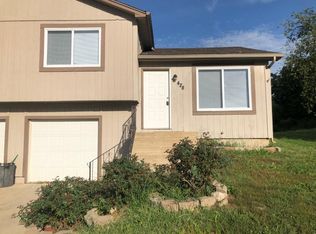 429 Castle Dr, Bonner Springs, KS 66012