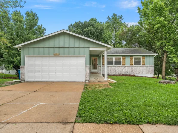 2674 Smokeview Dr, Maryland Heights, MO 63043
