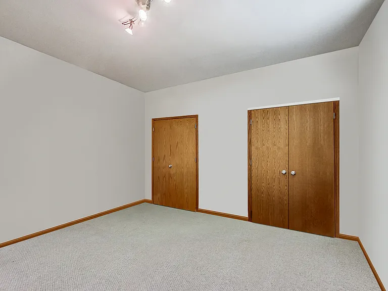 917 W Lakeside Pl #1W — Photo 22