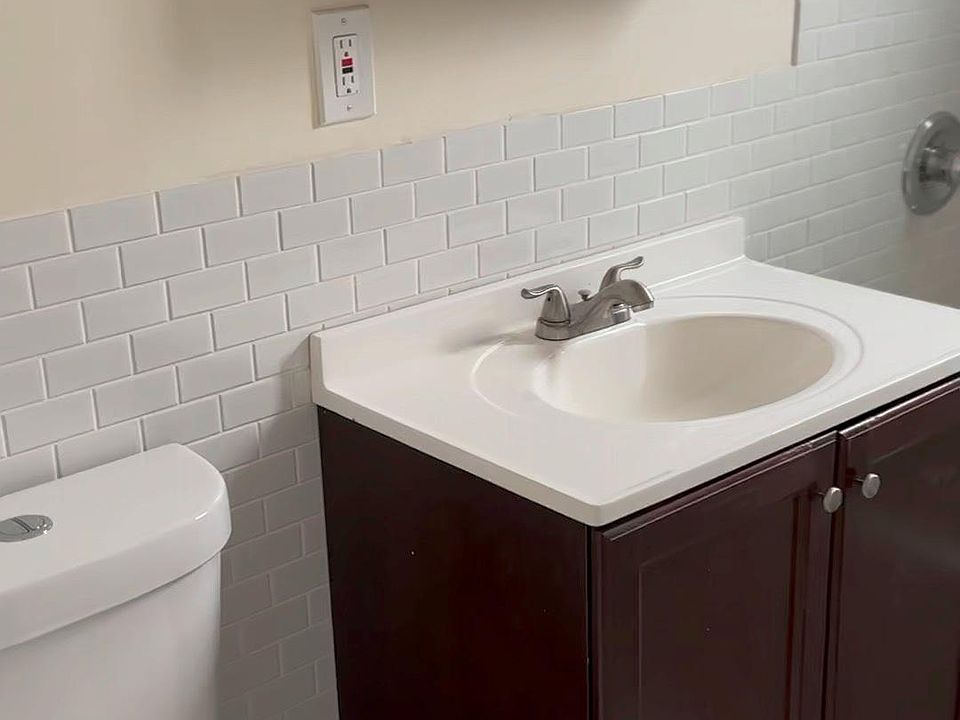 1st image of 754 E 236th St #3
