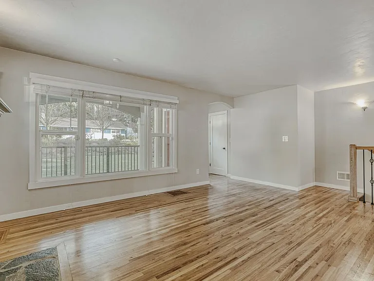 2507 NE 59th St — Photo 5