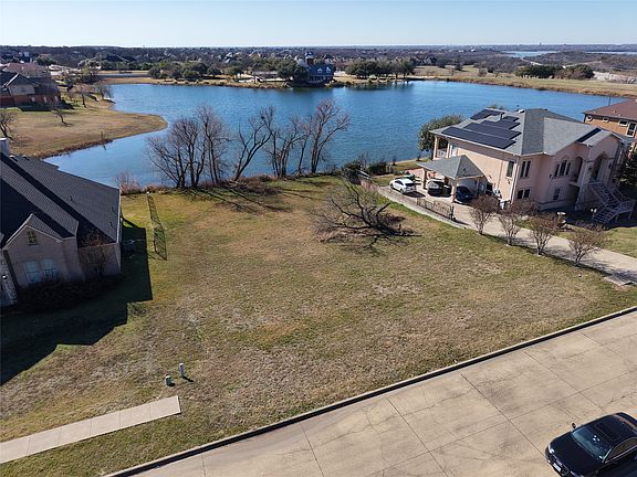 3rd image of 307 Golden Pond Dr