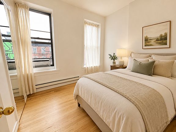 5th image of 479 Warren St APT 3B