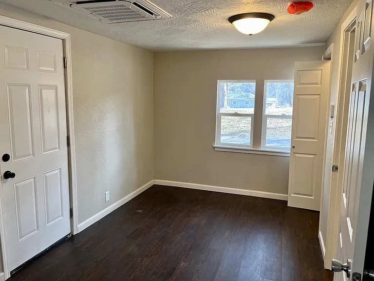 213 Lucky St — Photo 10