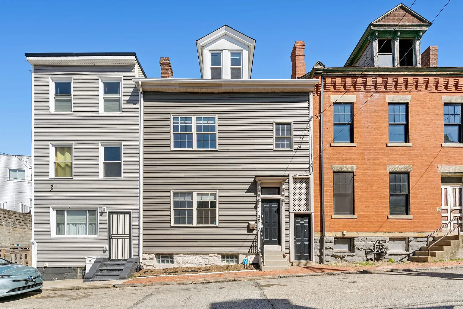 1106 Goettman St photo 1