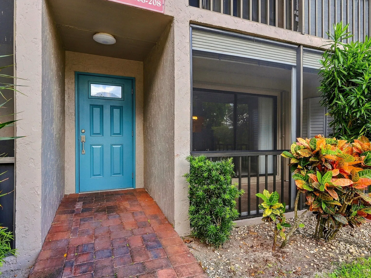 2 bed, 2.0 bath, 1008 sqft, $2,150 — Photo 2