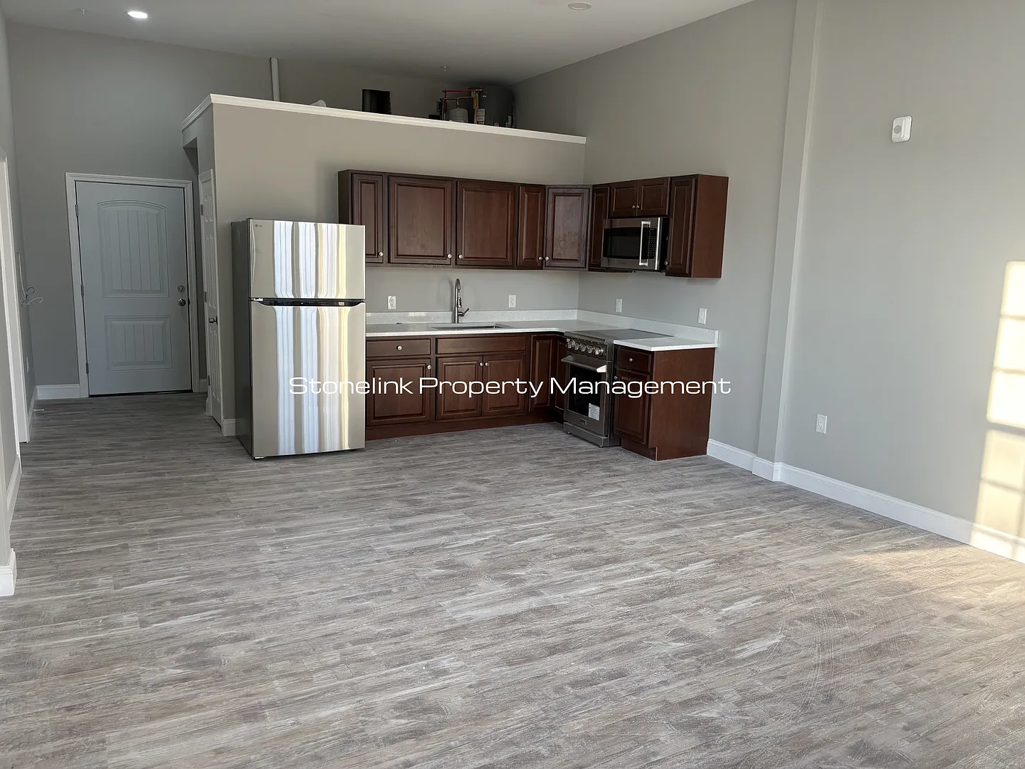 387 Broad Street — Photo 3
