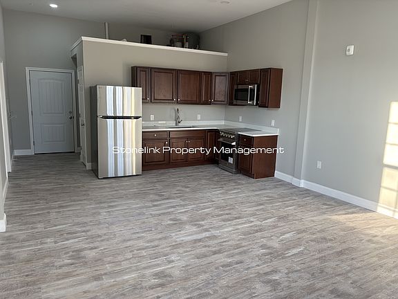 3rd image of 387 Broad St #112