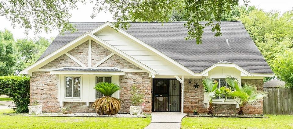 Your Beautiful Corner Home!