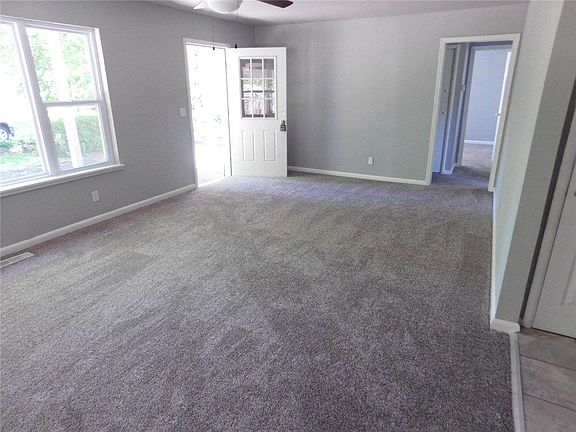 3rd image of 2123 S Laverne Ave