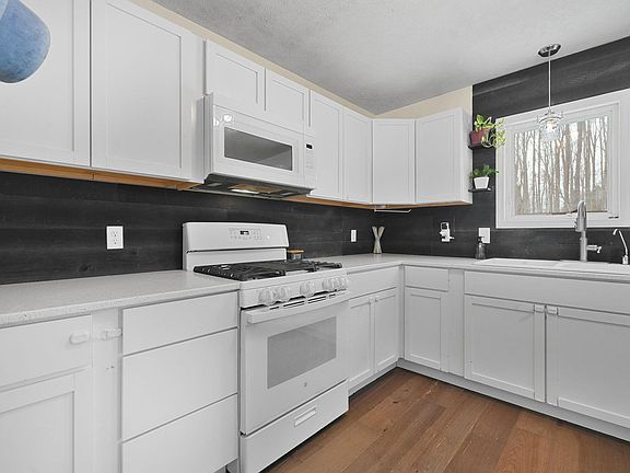 2nd image of 1967 Black Bark Ln