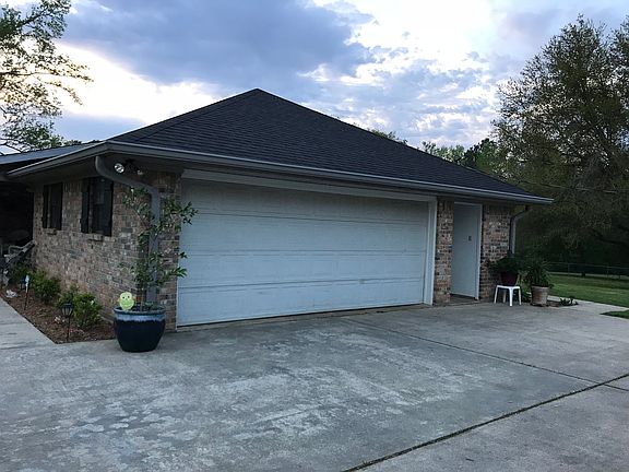2nd image of 402 Lakeview Dr