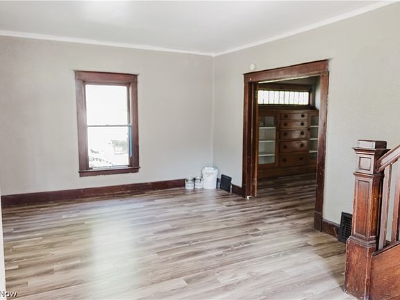 2nd image of 932 Parkview Ave