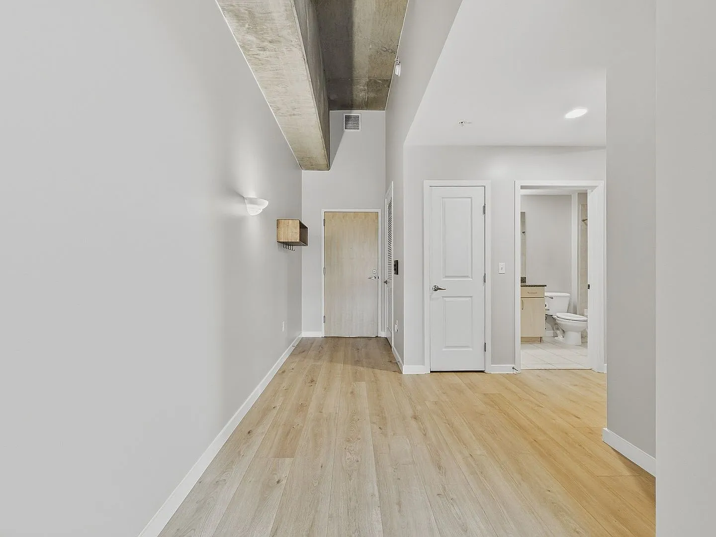 Stunning Glass House Condo with Mountain Views | 1 Bed | 1 Bath | Riverfront Park — Photo 3
