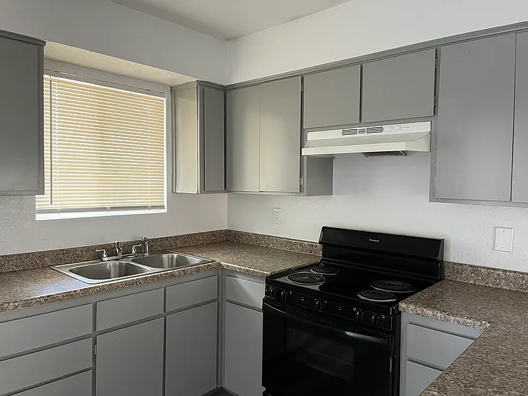 Updated 2 Bed Apt. W/ Large Yard in the NE Heights — Photo 48