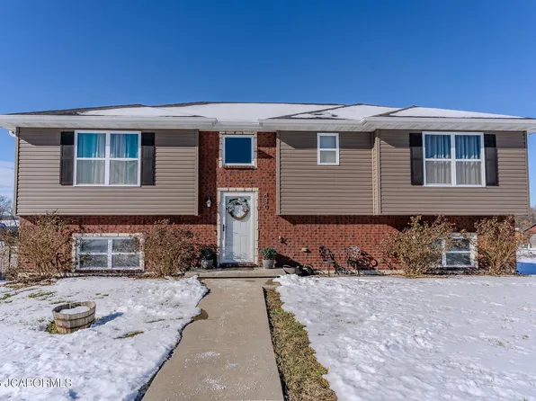 430 Zachary Ct, Holts Summit, MO 65043