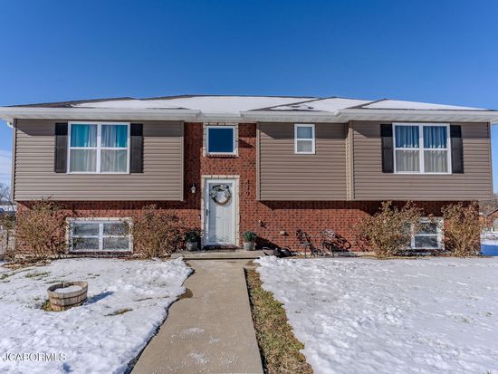 430 Zachary Ct, Holts Summit, MO 65043