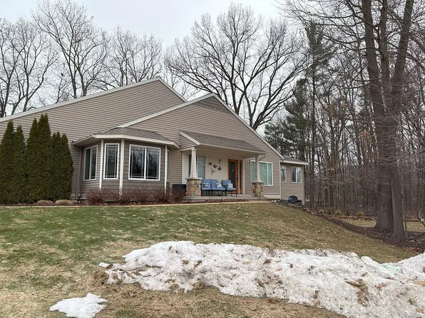 3674 Westwoods Dr, Dorr, MI 49323