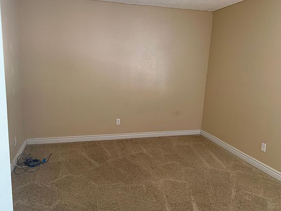 4th image of 830 S Langley Ave