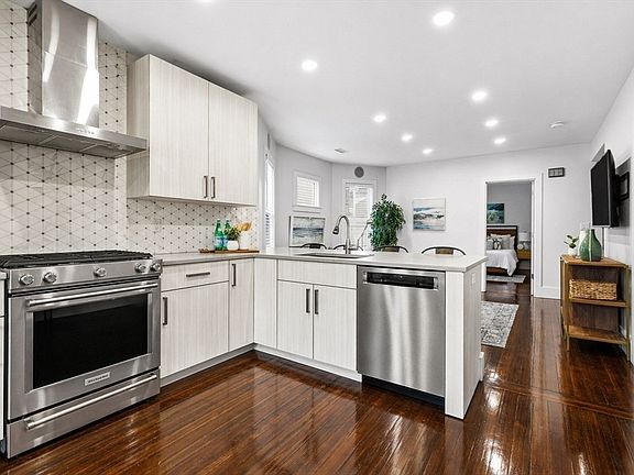 5th image of 351 Centre St Unit 2