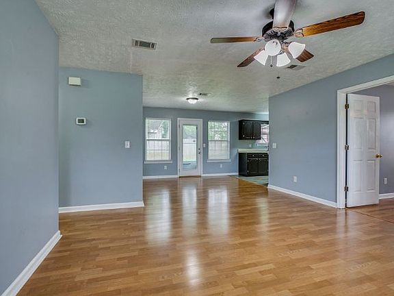 5th image of 134 Branford Dr