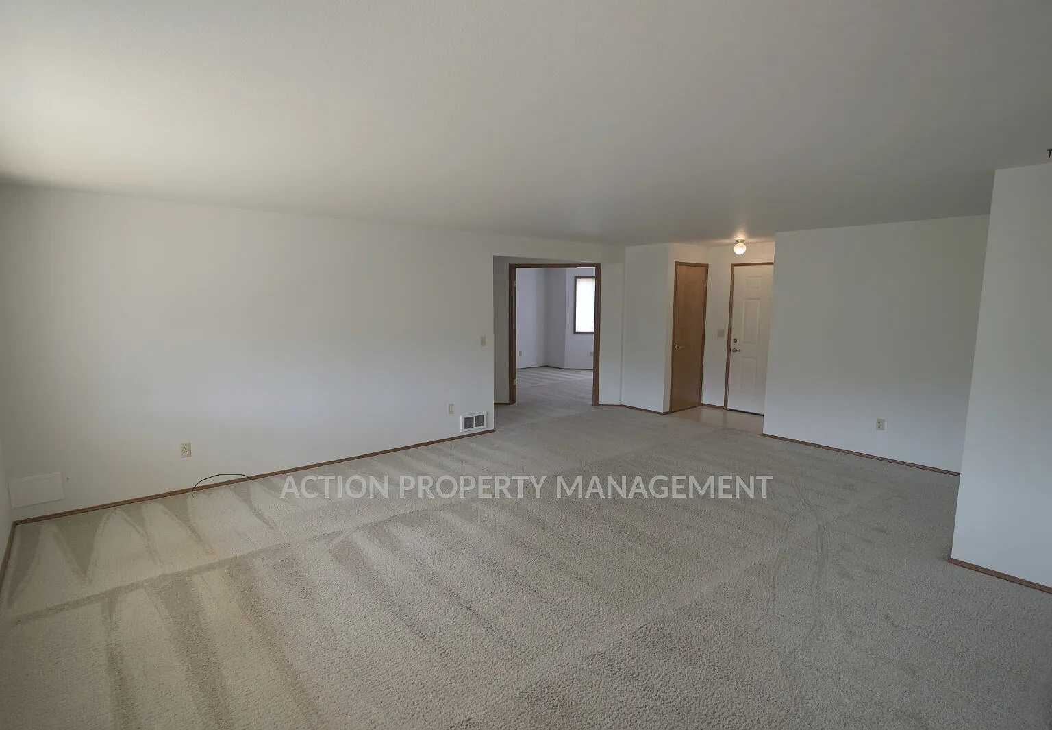 3 bed, 2.0 bath, 1592 sqft, $2,200 — Photo 4
