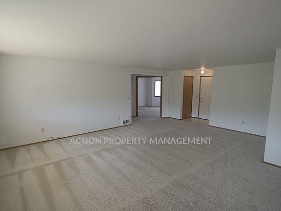 4th image of 431 Salal Pl