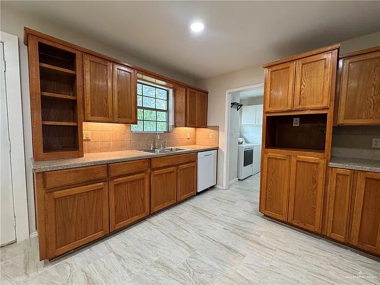 2841 Sycamore Ave — Photo 4